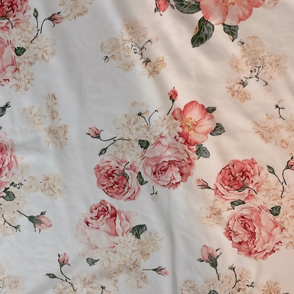 GENTLY USED INFANT GIRLS CARSEAT COVER - Picture 2 of 2